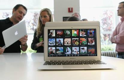 Steve Jobs predstavio je manji i jeftinij laptop MacBook Air