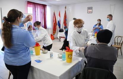 'Trombozu ćete prije dobiti od Covida, kontracepcijskih pilula ili aviona, nego od AstraZenece'