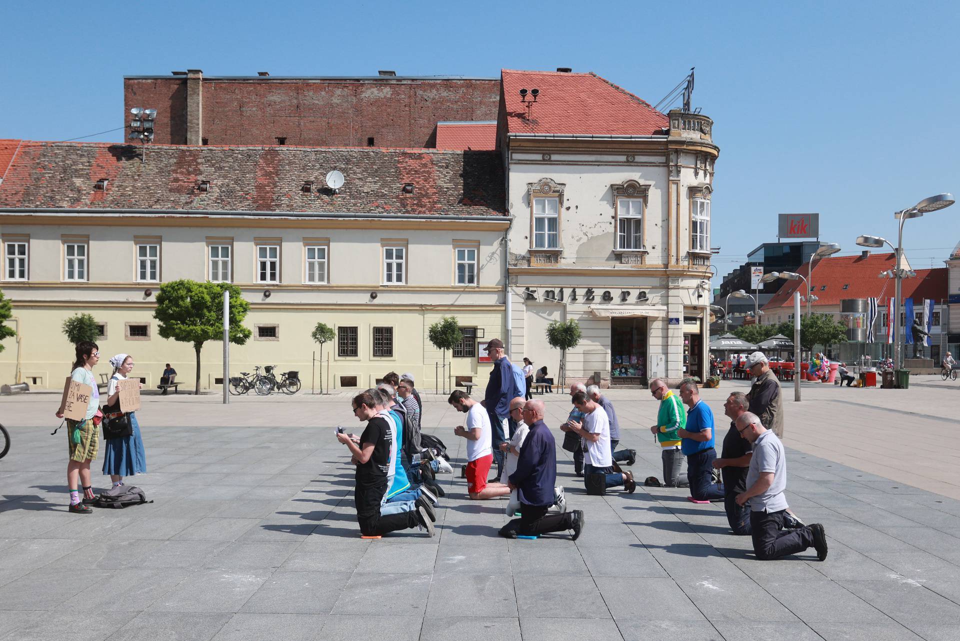 Osijek: Građanke protiv molitelja krunica