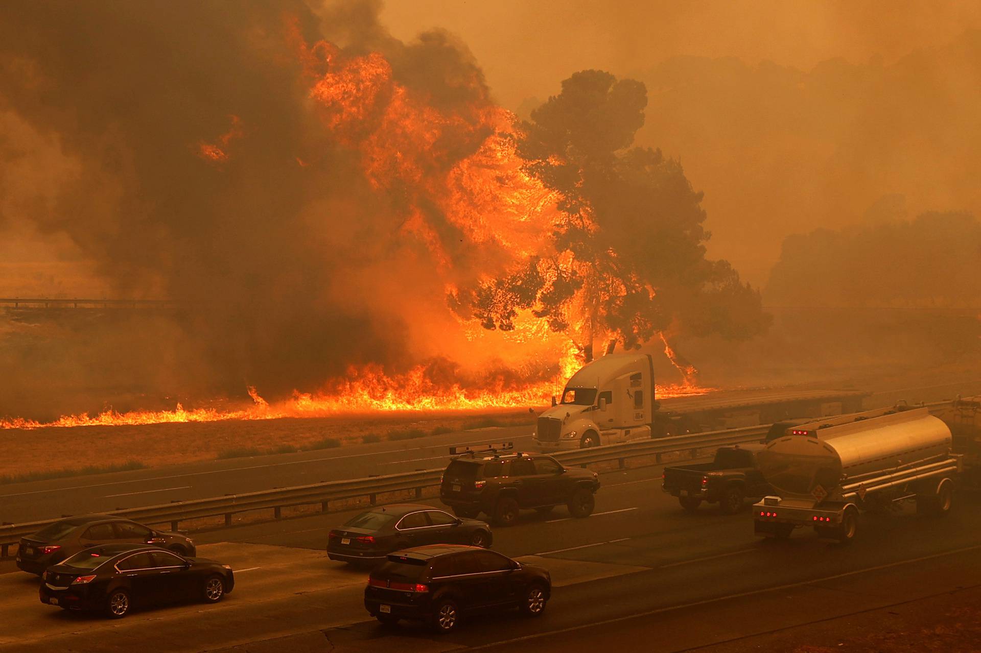 LNU Lighting Complex Fire rages on the outskirts of Vacaville