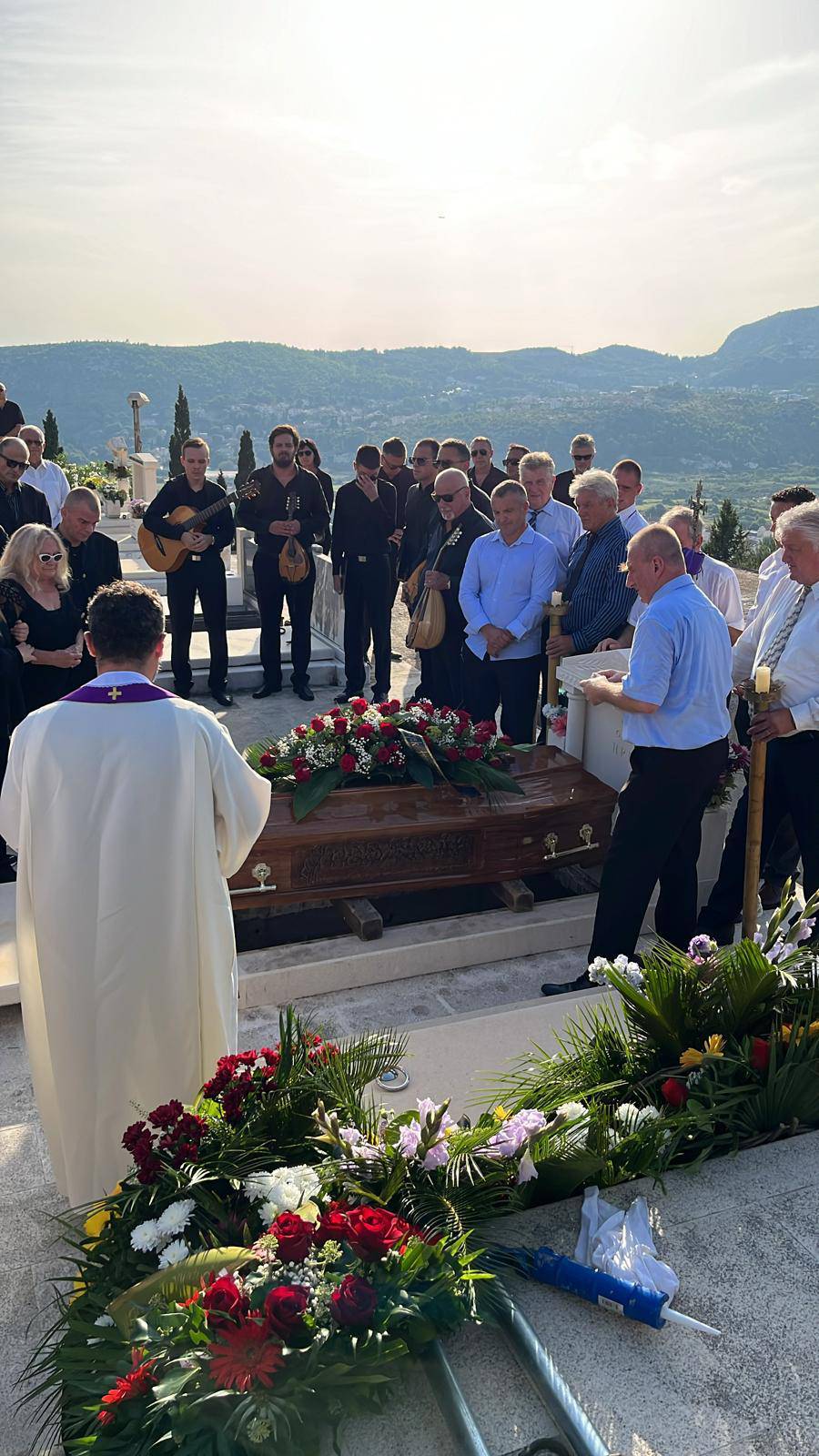 Posljednji pozdrav Mili Hrniću: 'On je bio tako jednostavan, ponizan i skroman čovjek...'