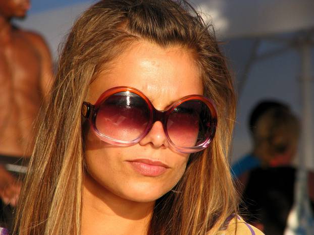 Hvar: Malina Šelendi? sa suprugom uživa na plaži bez sina