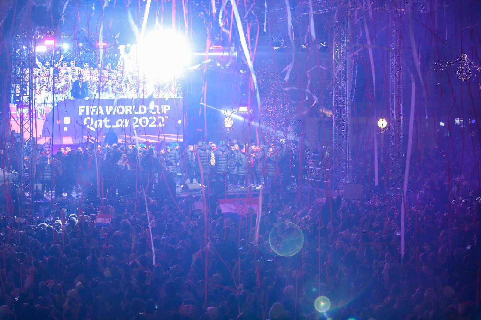 Zagreb: Vatrene na pozornici popratili konfeti i bakljada