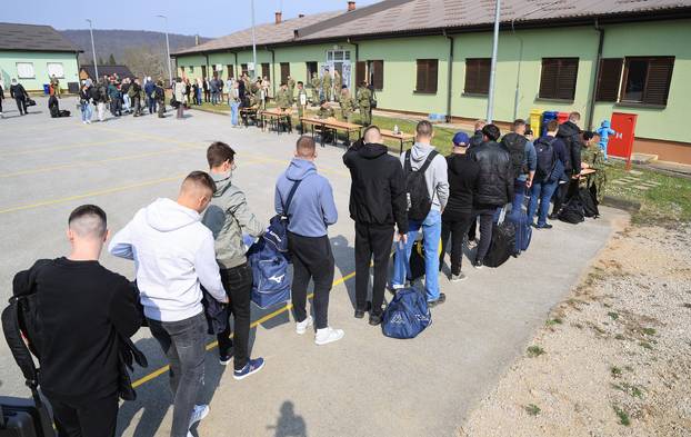 Ministar Anušić i general Kundid na prvom danu TVO-a na Slunju