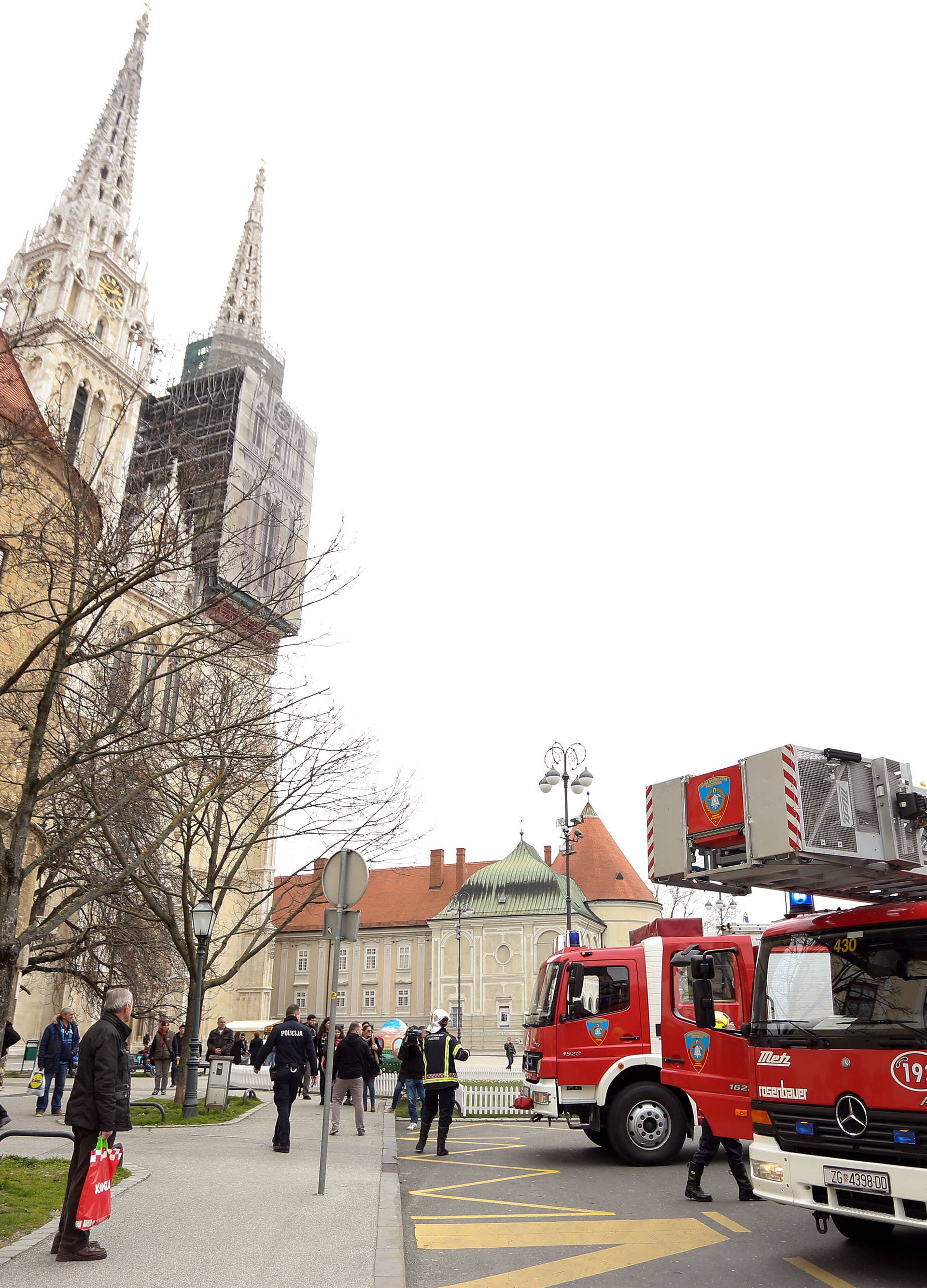 Požar u Nadbiskupiji: Dvoje ljudi zbog dima tražilo pomoć