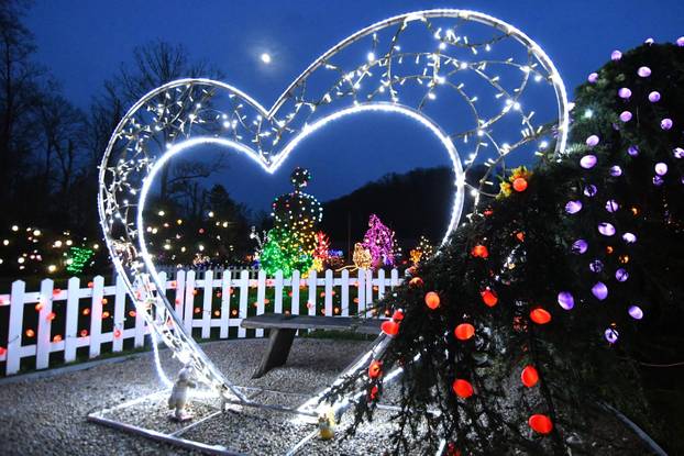 Grabovica: Uskrsna čarolija svjetla by Salaj donosi magičan ugođaj sa preko 60.000 pisanica