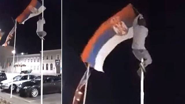 Pogledajte snimku: Mladić u Požegi skinuo srpsku zastavu