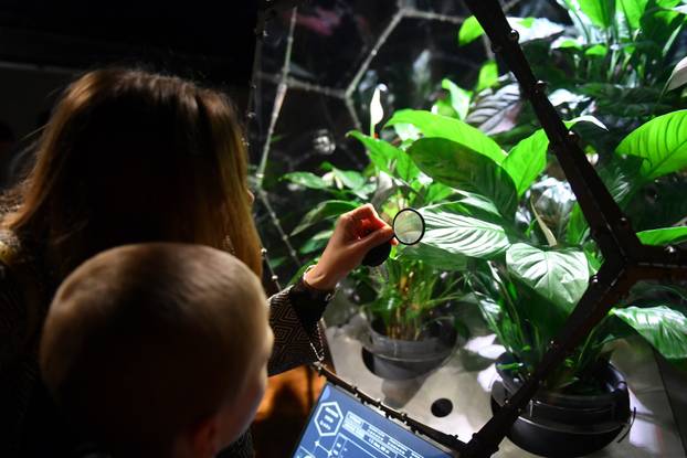 Zagreb: Instalacijom 'Disanje izvan granica' zamišlja se ljudski opstanak u svemiru