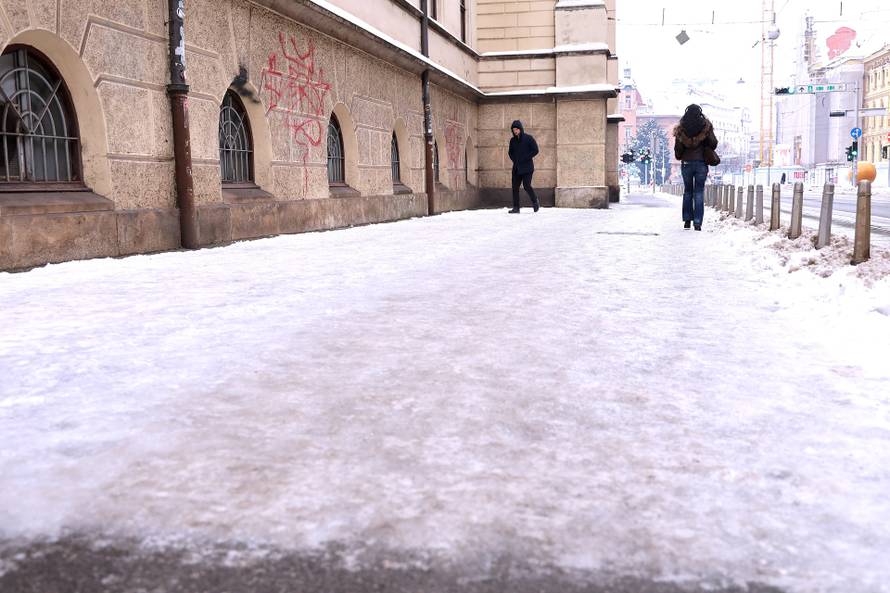 Zagreb: Na dva mjesta u Frankopanskoj opasan led