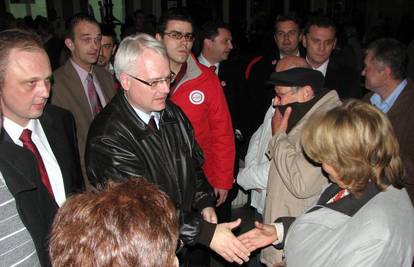 Ivo Josipović i dalje vodi, a Hebrang je iza Primorca