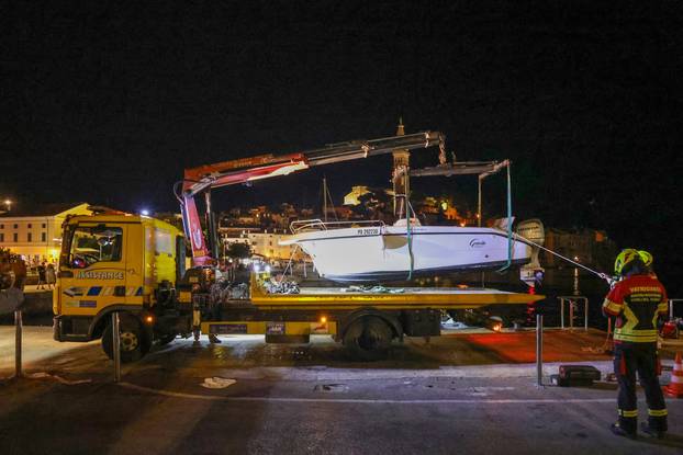 Rovinj: Gliser se zabio u rivu