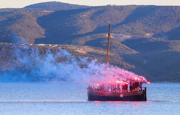 Omiš: Doček HMNK Olmisum