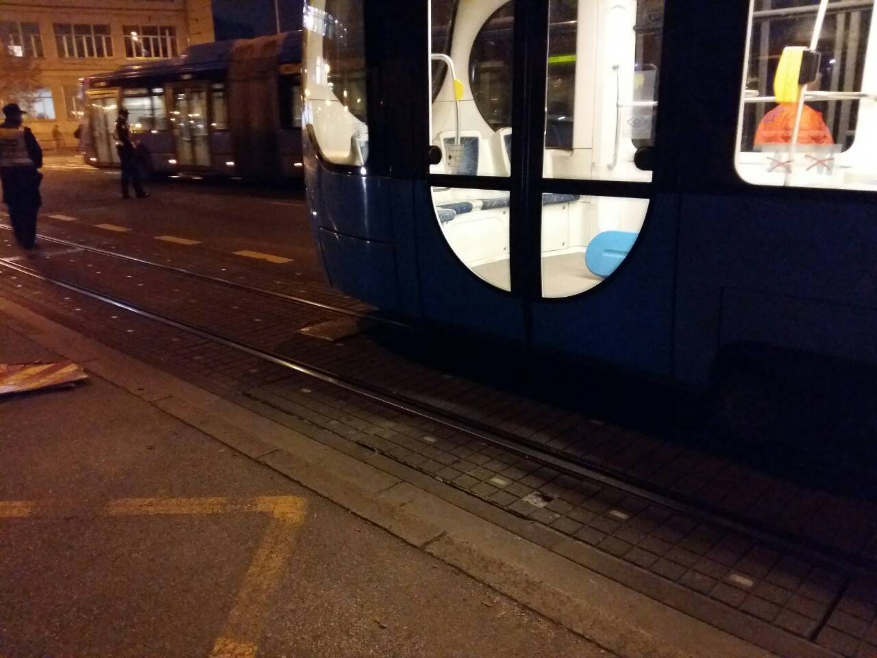 U Zagrebu je tramvaj iskočio iz tračnica: Putnici ostali u šoku