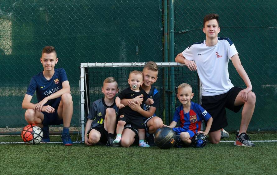 Mirela i njenih 7 nogometaša: 'Za ručak trebamo 3 kile mesa'