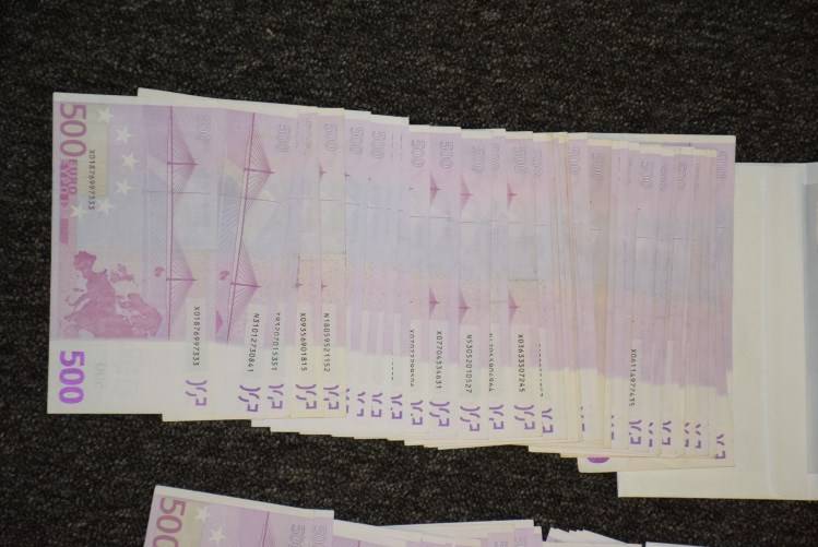 Zagrepčanka (27) ide u istražni zatvor: U sefu u banci skrivala 58 grama kokaina i 87.400 eura