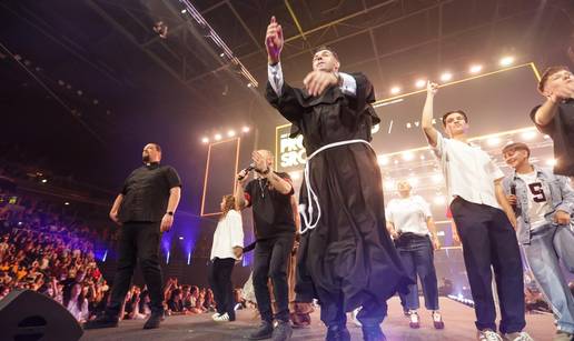 FOTO Redovnici nastupili, bio je i Jozinovi&cacute;: Evo kako je izgledao koncert Progledaj srcem u Areni