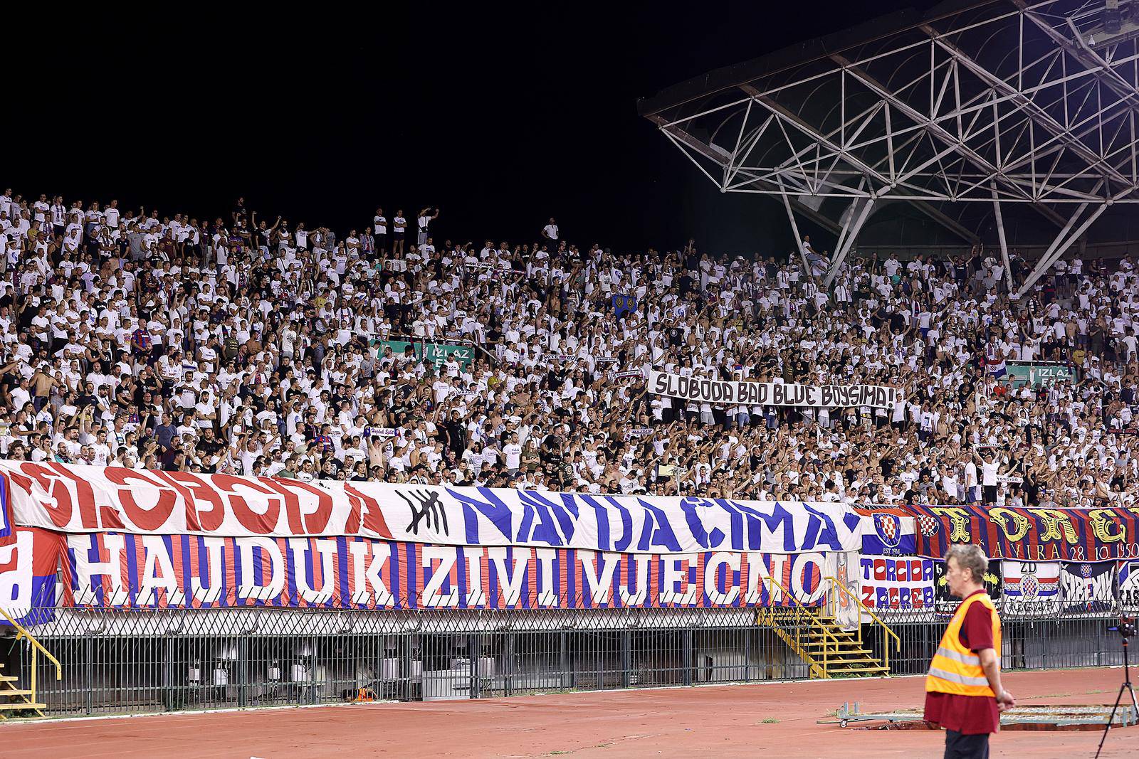 Torcida je na poljudskim tribinama odaslala poruku navijačima Dinama u Grčkoj