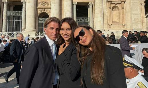 Iva Majoli s obitelji posjetila Vatikan i Papi donijela poklon