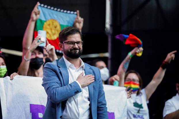 Gabriel Boric closing campaign rally in Santiago