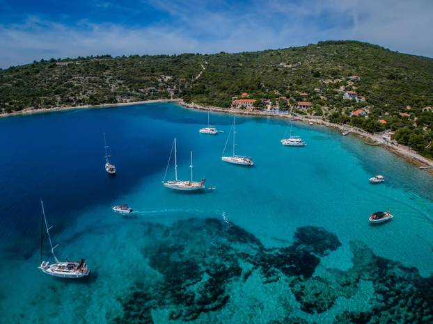 Fotografije iz zraka uvale Krknjaši na Drveniku Velom