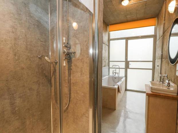 FOTO Od vojarne do top destinacije: Pogledajte kako je ratni bunker postao dom za odmor