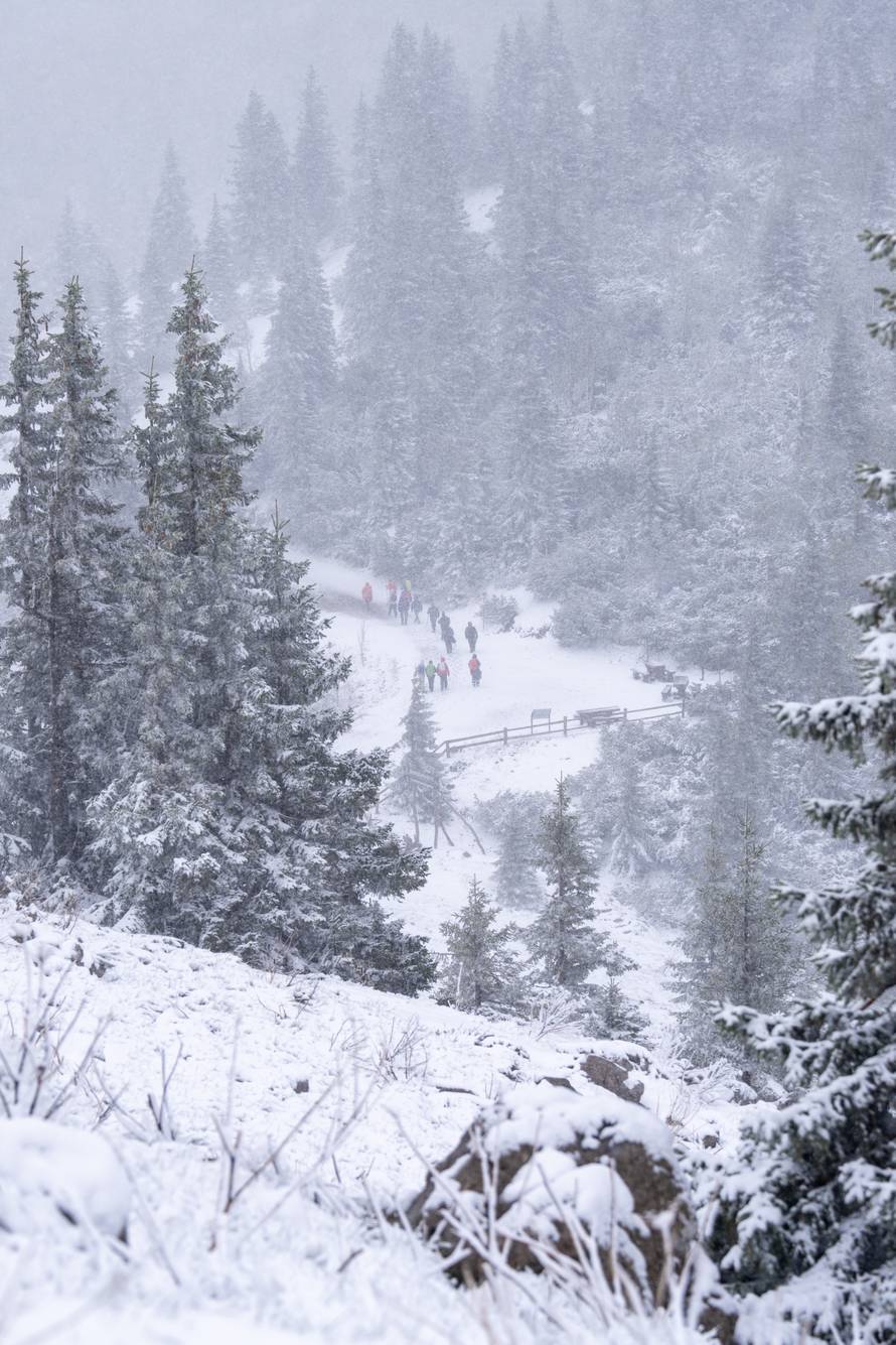 Zavižan: Snijeg pao u Nacionalnom parku Sjeverni Velebit