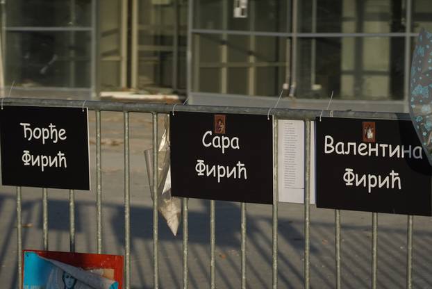 Novi Sad: Veliki broj građana od jutra dolazi odati počast poginulima u padu nadstrešnice