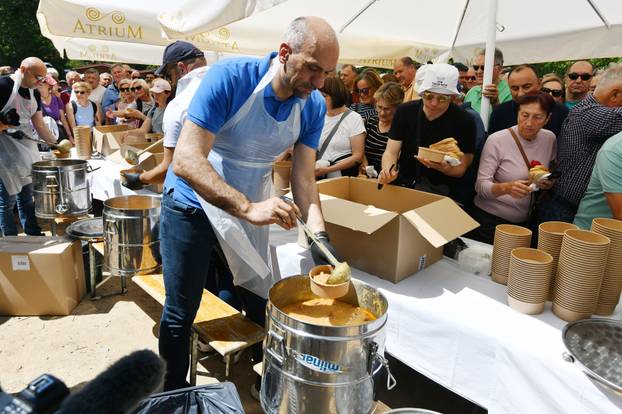 Skradin: Tradicionalna podjela graha na Skradinskom buku