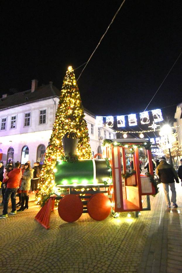 Bjelovar: Grad nikad ljepši u blagdanskom ruhu, a i advent je naraskošniji ikad