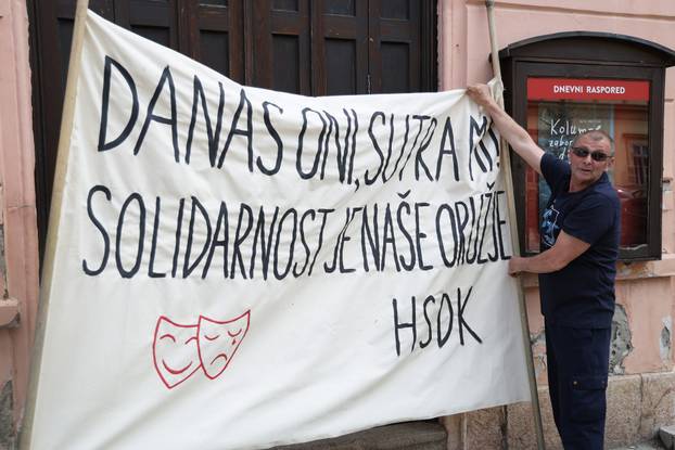 Osijek: Prosvjed djelatnika Hrvatskog Narodnog kazališta zbog ukidanja određenih radnih mjesta