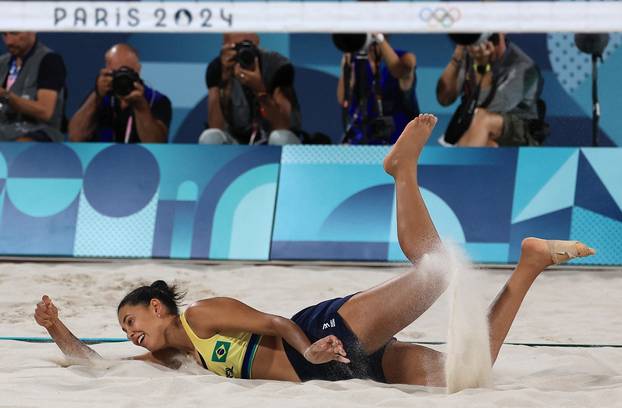 Beach Volleyball - Women's Gold Medal Match - Brazil vs Canada (Ana Patricia/Duda vs Melissa/Brandie)