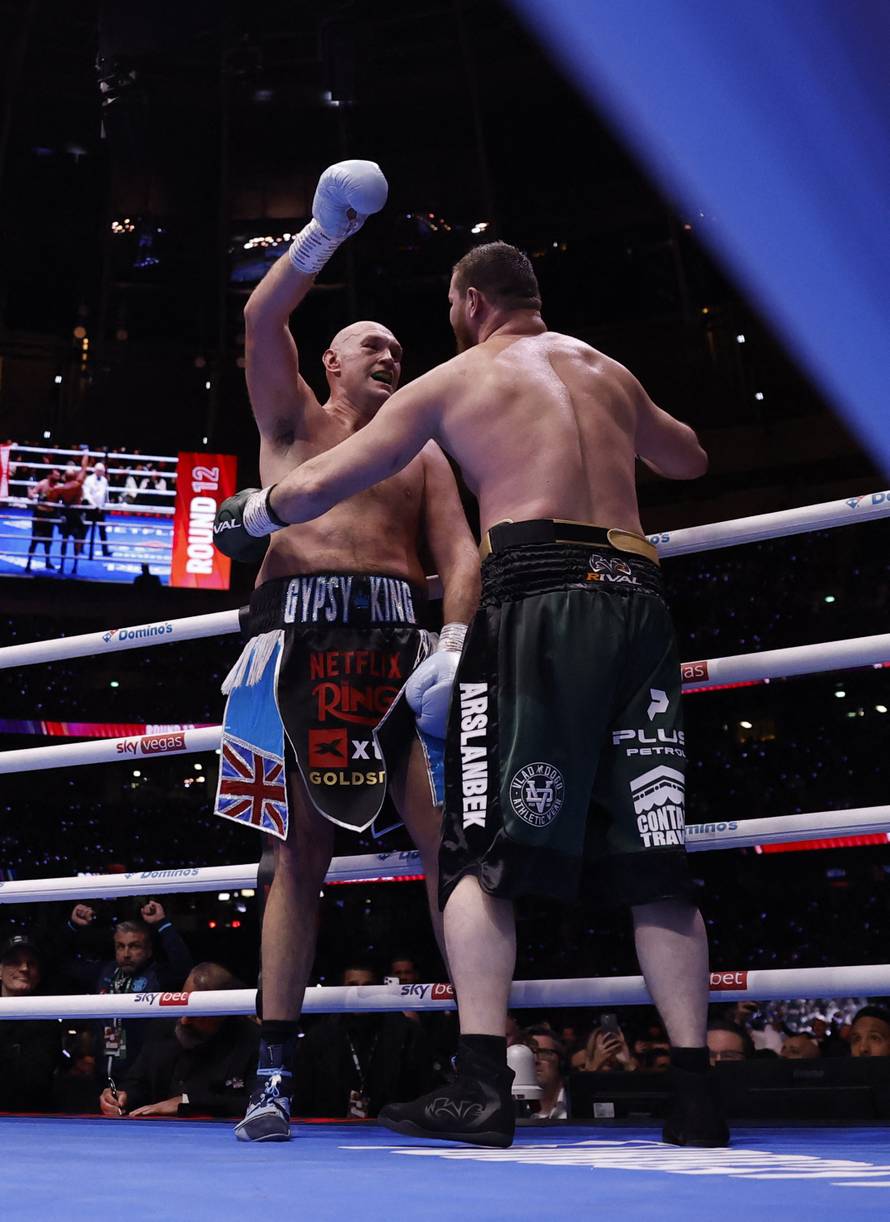 Tyson Fury v Arslanbek Makhmudov
