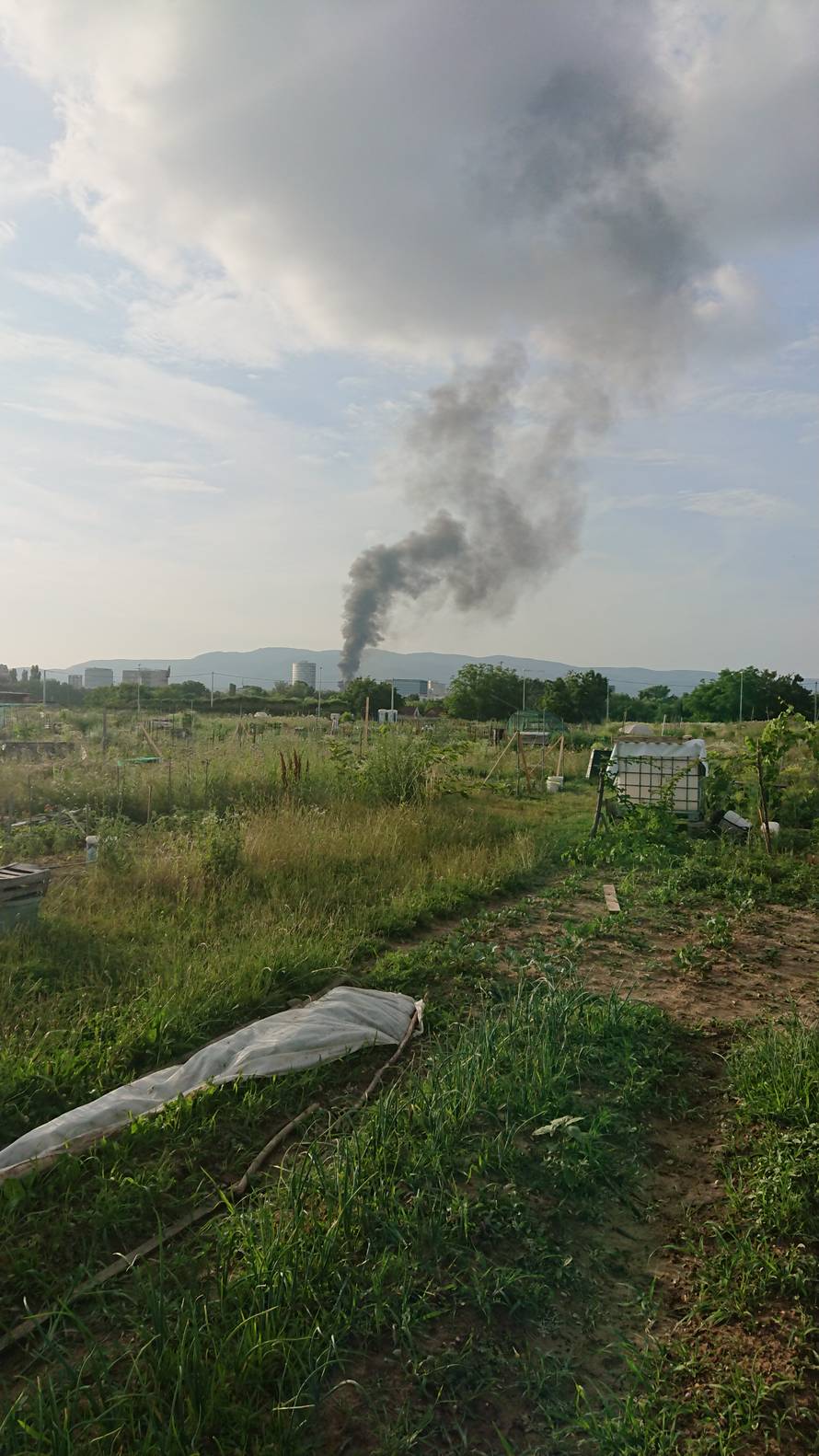 Požar u 'Staroj Zagrepčanki': Nad gradom se nadvio crni dim