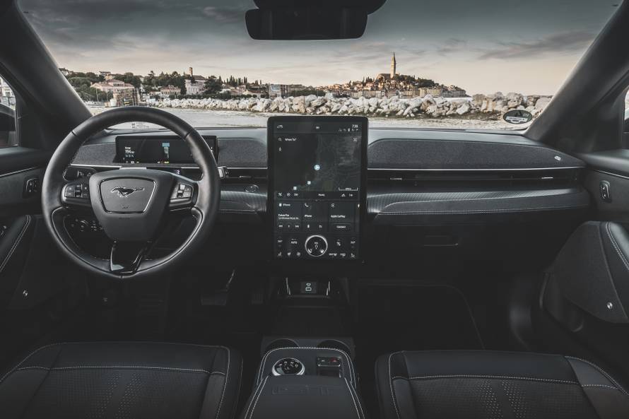 Ovo je potpuno drugačiji Ford Mustang, sa starim originalom ga povezuje ime i ludo ubrzanje