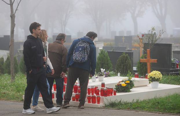 Zagreb: Posljednja počivalista poznatih Hrvata na groblju Mirogoj