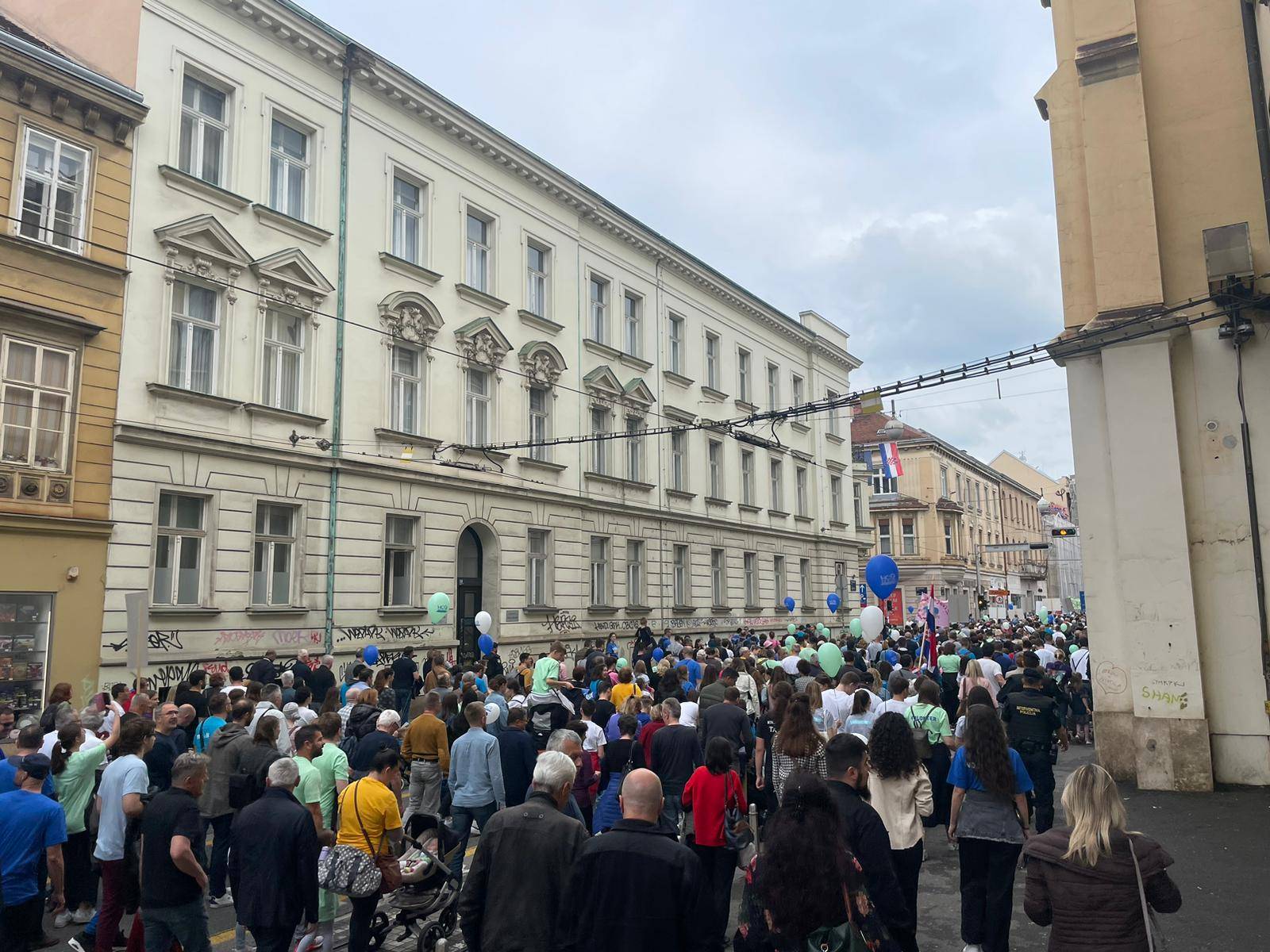 Hod za život završio je na Ribnjaku nakon blokade žena