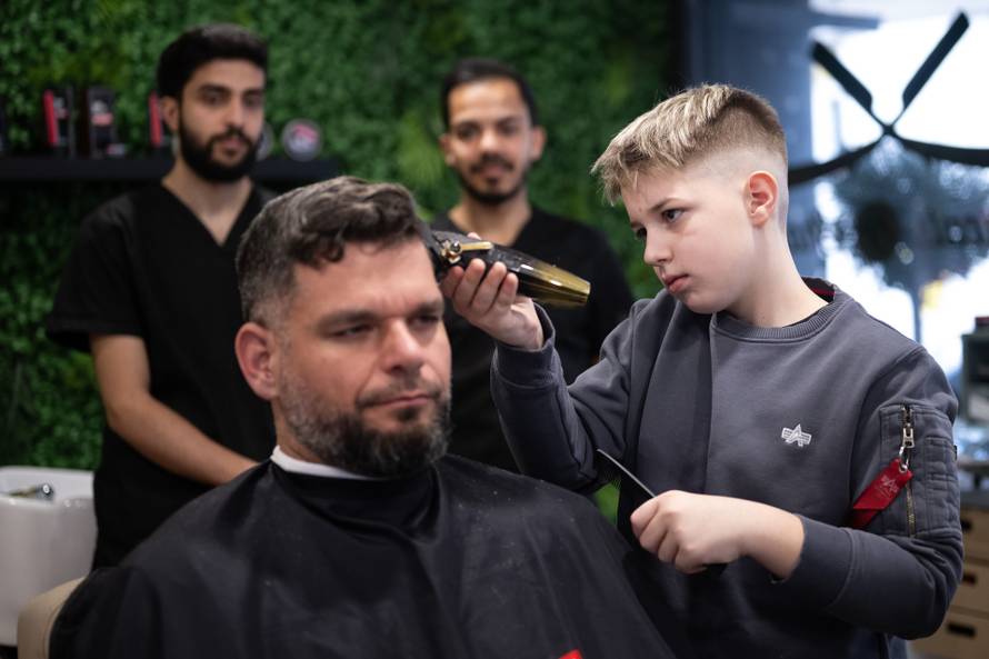Zagreb: Najmlađi hrvatski frizer, Osječanin Leon Zarić na edukaciji sa profesionalnim barberima
