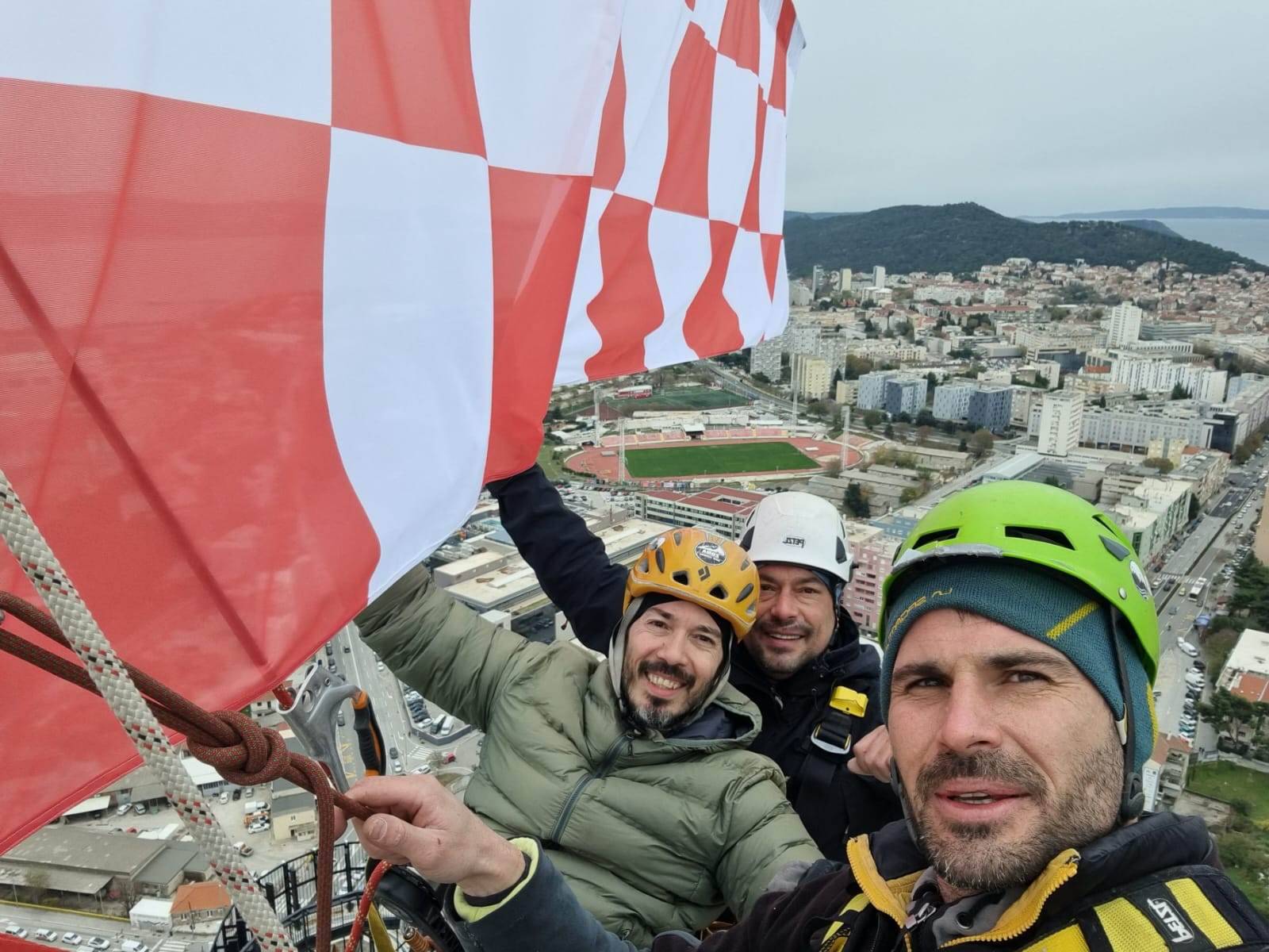 Zastava se vijori s najvišeg  nebodera u Lijepoj našoj