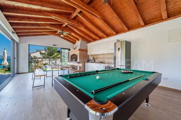 FOTO Privatna plaža i infinity bazen: Moderna vila blizu Zadra prodaje se za 3 milijuna eura