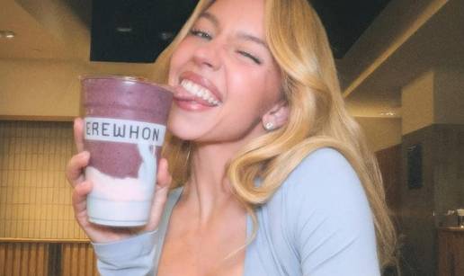 FOTO Sydney pokazala kako se pravi smoothie, no svi su gledali njen bujni dekolte