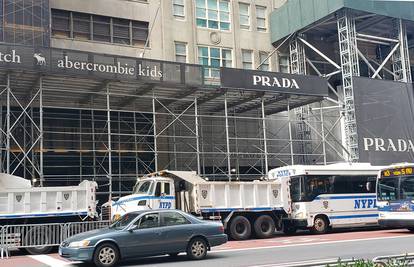 Policija okružila Trump Tower kamionima i busom: Pripremaju se za moguće nerede oko izbora