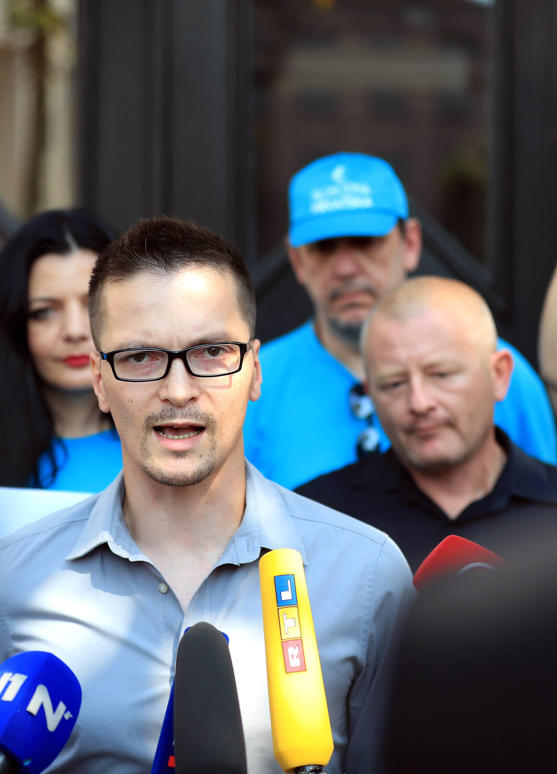 Zagreb: Älanovi Slobodne Hrvatske odrÅ¾ali prosvjed protiv ministra KujundÅ¾iÄa