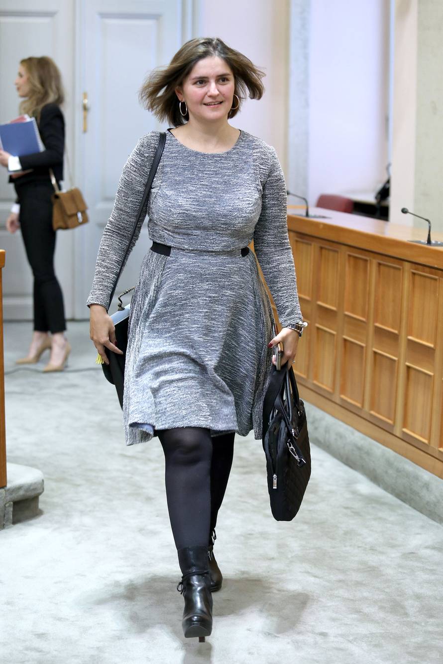 Zagreb: Dananji modni odabir zastupnica u saborskim klupama