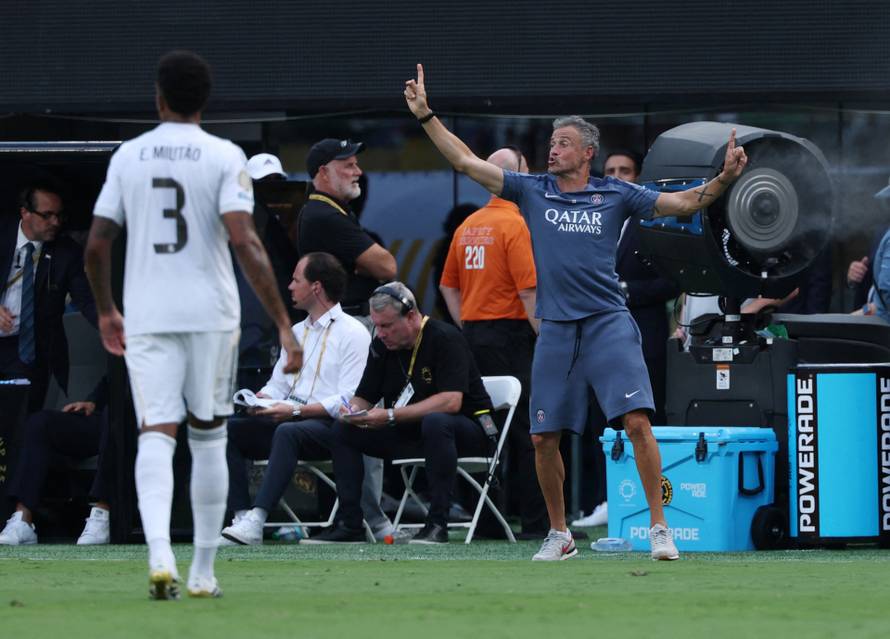 FIFA Club World Cup - Semi Final - Paris St Germain v Real Madrid