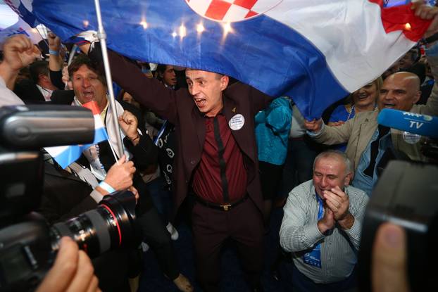 08.11.2015. Zagreb: Slavlje u stožeru Domoljubne koalicije nakon prvih izbornih rezultata
