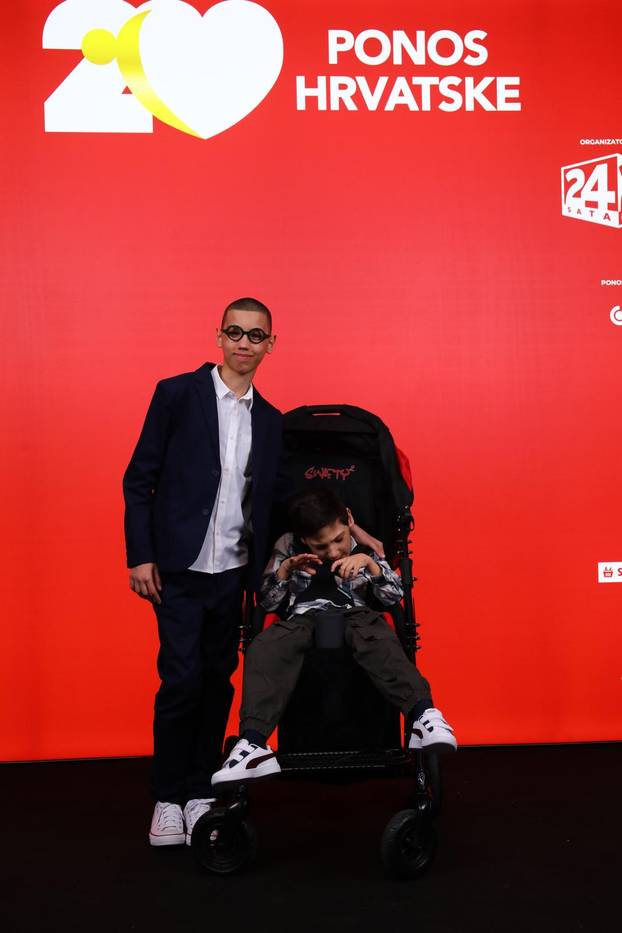 Zagreb: Svečana dodjela nagrade Ponos Hrvatske, fotografiranje prije početka dodjele 