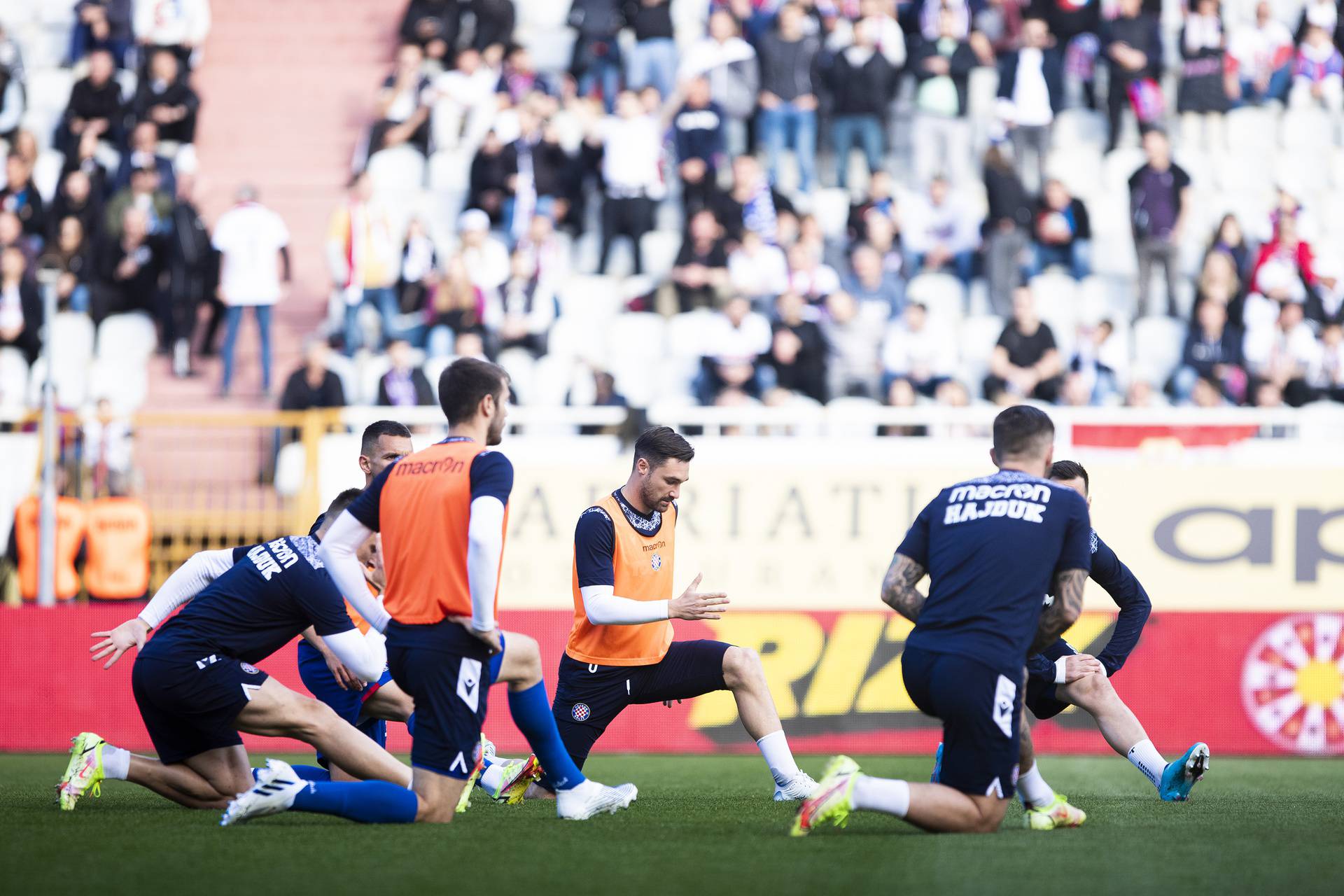 Zagrijavanje prije utakmice zaostalog 9. kola HT Prve HNL, Hajduk - Dinamo