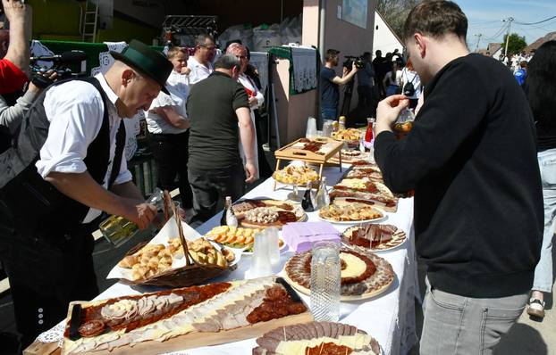 U Velikoj Kopanici održana manifestacija Uskrsno jahanje 