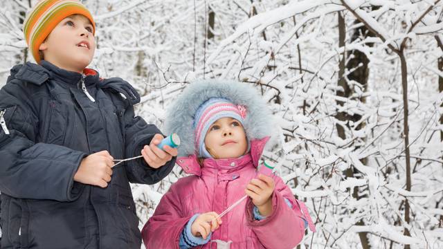 Nije dobro djeci stalno braniti igranje pirotehnikom, evo zašto