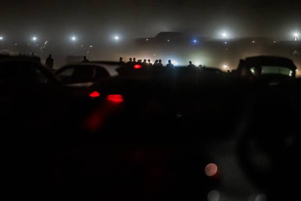 Vukovar.  Nakon završetka koncerta stvarale su se gužve. 
